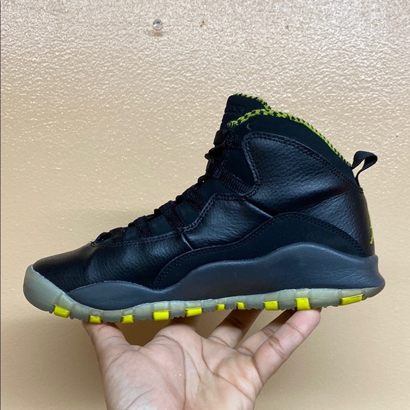 Air Jordan 10 Retro “Venom” - Picture 7 of 17